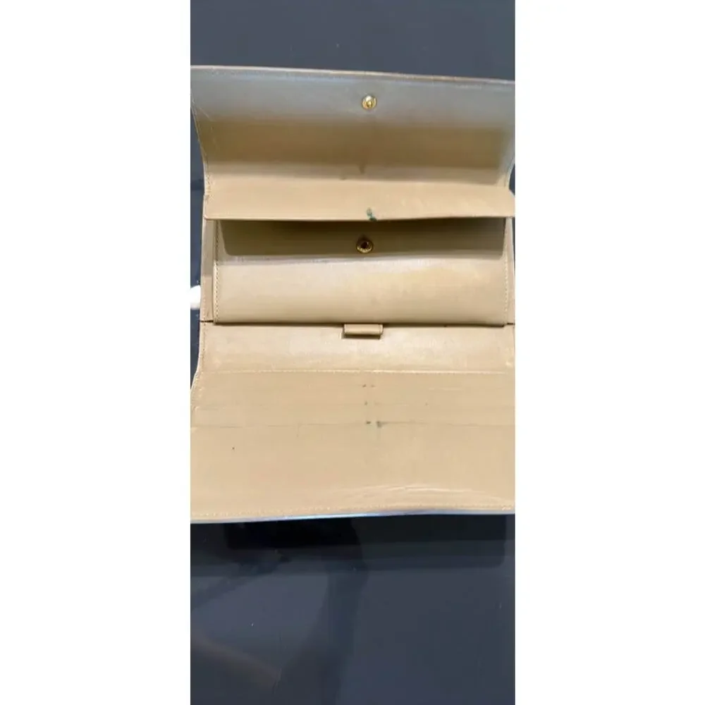 Louis Vuitton lv monogram
